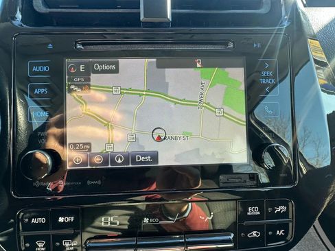 Used 2016 Toyota Prius Three image 11