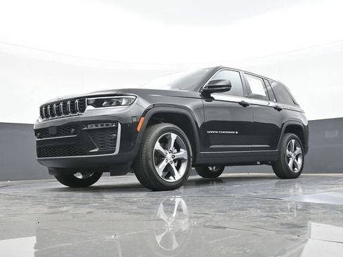 Used 2026 Jeep Grand Cherokee Limited w/ Luxury Tech Group II AWD/4WD image 59