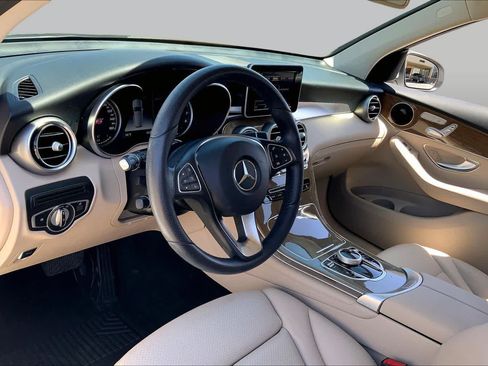 Used 2018 Mercedes-Benz GLC 300 4MATIC image 17