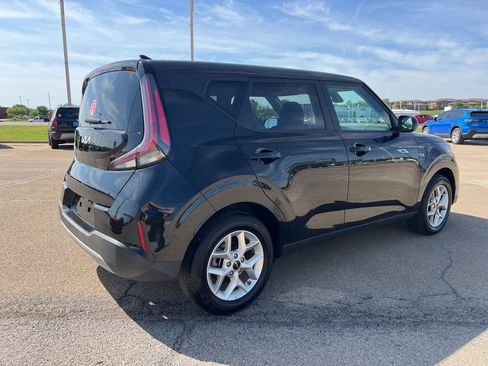 Used 2025 Kia Soul LX w/ LX Technology Package image 5