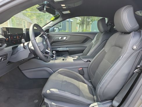 Used 2025 Ford Mustang GT RWD image 17