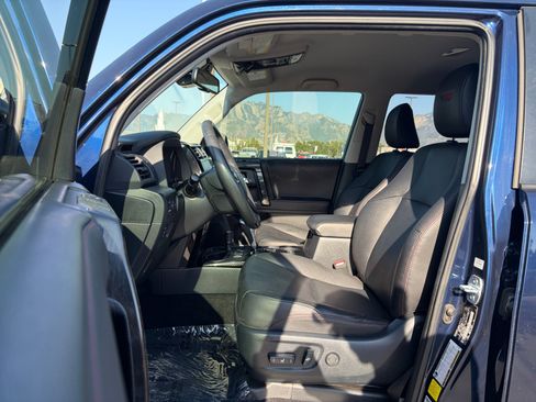Used 2022 Toyota 4Runner TRD Off-Road Premium AWD/4WD image 11