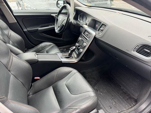 Used 2016 Volvo V60 T5 Cross Country w/ Convenience Package image 16