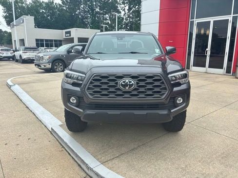 Used 2023 Toyota Tacoma TRD Off-Road w/ Technology Package AWD/4WD image 2