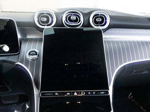 Used 2026 Mercedes-Benz GLC 300 image 16