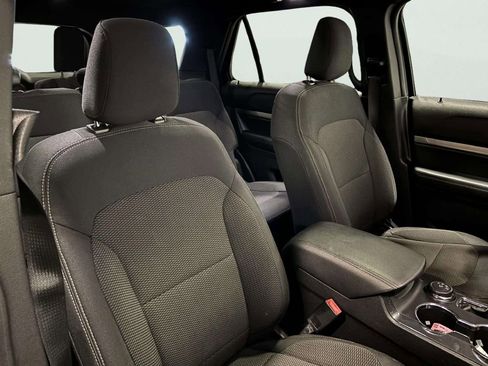 Used 2019 Ford Explorer XLT w/ Safe & Smart Package image 27