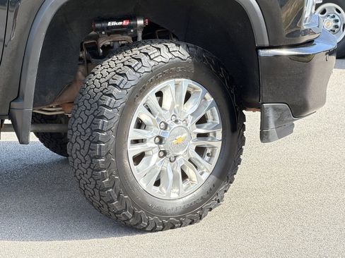 Used 2023 Chevrolet Silverado 2500 High Country w/ Z71 Off-Road Package AWD/4WD image 5