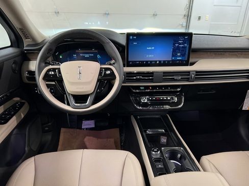 Used 2025 Lincoln Corsair Grand Touring w/ Equipment Group 302A image 8