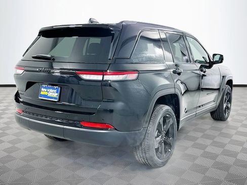 New 2025 Jeep Grand Cherokee Altitude image 4
