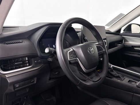 Certified 2025 Toyota Grand Highlander XLE image 4