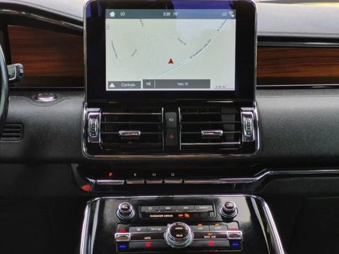 Used 2018 Lincoln Navigator Select w/ Technology Package image 23