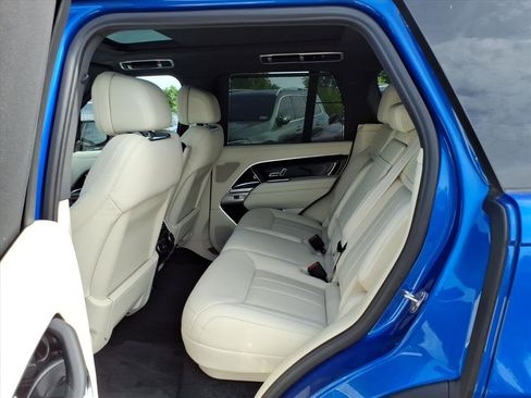 Used 2025 Land Rover Range Rover SE AWD/4WD image 12