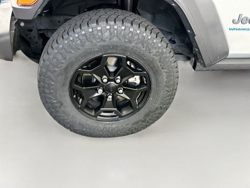 Used 2023 Jeep Wrangler Unlimited w/ Sun & Screen Package AWD/4WD image 11