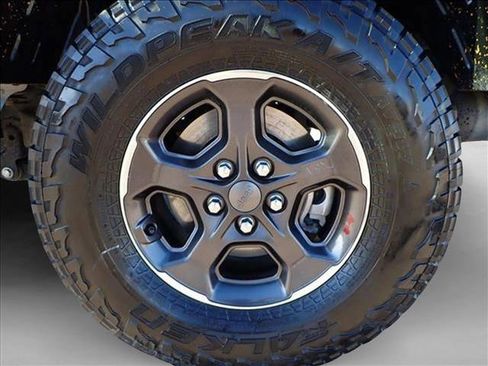 Used 2021 Jeep Gladiator Rubicon w/ Cold Weather Group AWD/4WD image 7