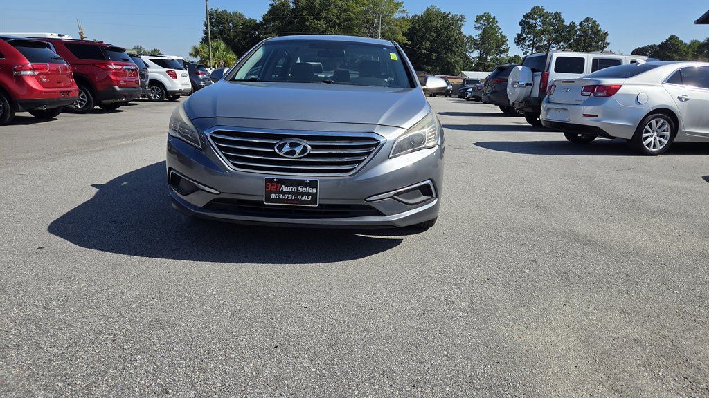 Used 2017 Hyundai Sonata SE FWD image 1