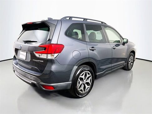 Used 2022 Subaru Forester Premium image 7