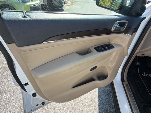 Used 2015 Jeep Grand Cherokee Limited RWD image 14