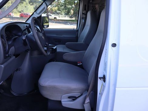 Used 2006 Ford E-250 and Econoline 250 RWD image 19