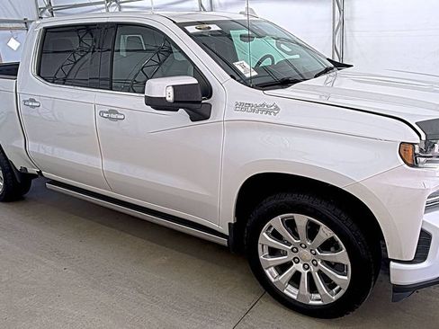 Used 2019 Chevrolet Silverado 1500 High Country w/ Technology Package AWD/4WD image 2