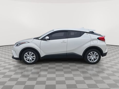 Used 2019 Toyota C-HR LE FWD image 4
