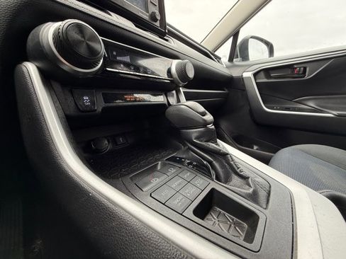 Used 2020 Toyota RAV4 LE AWD/4WD image 28