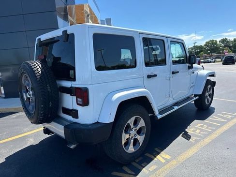 Used 2017 Jeep Wrangler Unlimited Sahara w/ Dual Top Group AWD/4WD image 5
