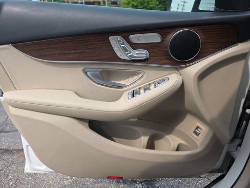 Certified 2022 Mercedes-Benz GLC 300 4MATIC w/ Premium Package Lite image 19