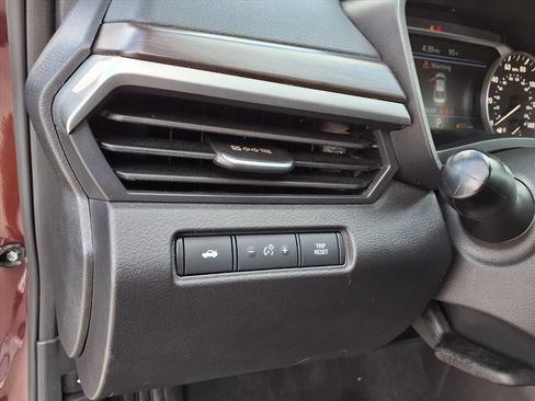 Used 2024 Nissan Altima 2.5 SV FWD image 21