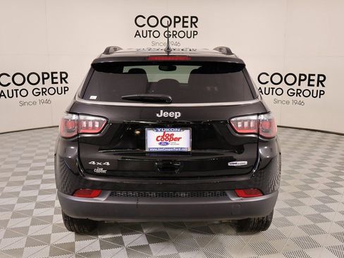 Used 2025 Jeep Compass Latitude image 21