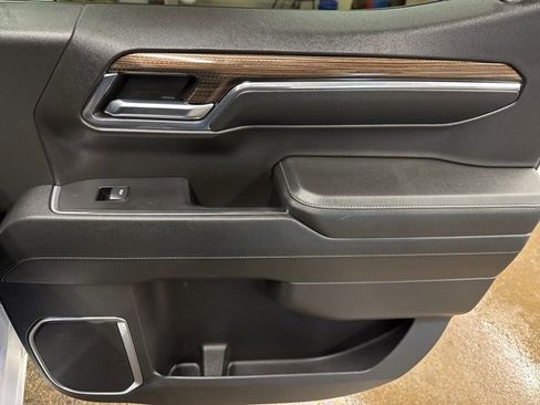 Used 2024 Chevrolet Silverado 1500 LT w/ Z71 Off-Road Package image 23