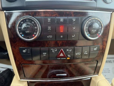 Used 2011 Mercedes-Benz GL 450 4MATIC image 31