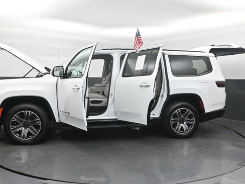 Used 2024 Jeep Wagoneer Series II w/ Flexible Seating Group RWD image 42