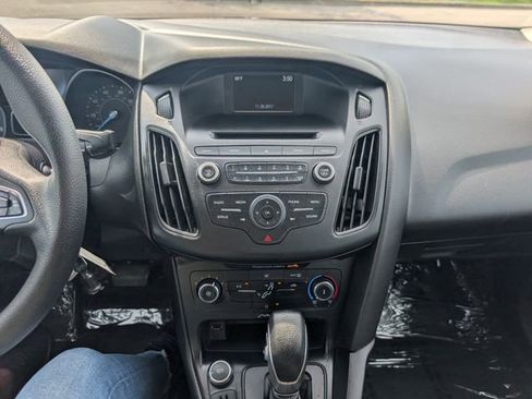 Used 2017 Ford Focus SE FWD image 12