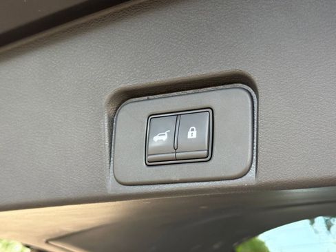 Used 2025 Nissan Rogue SV FWD image 23