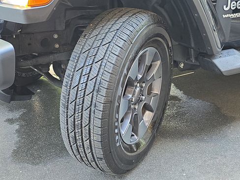 Used 2018 Jeep Wrangler Unlimited Sahara image 31