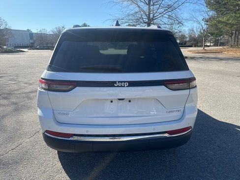 Used 2025 Jeep Grand Cherokee Limited w/ MOPAR Finishing Package image 4