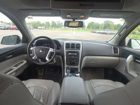 Used 2009 GMC Acadia SLT w/ Technology Package FWD image 16
