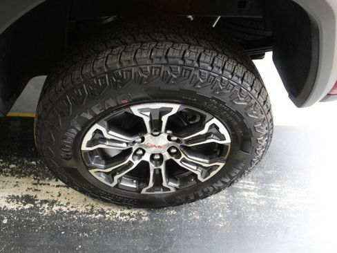 Used 2025 GMC Canyon AT4 image 11