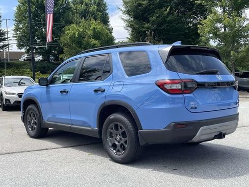 Used 2024 Honda Pilot TrailSport image 3