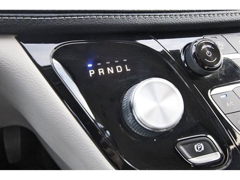 Used 2022 Chrysler Pacifica Touring-L image 27