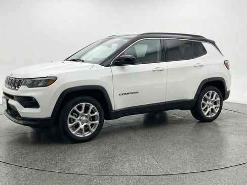 Used 2025 Jeep Compass Limited image 3
