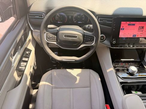Used 2024 Jeep Wagoneer Series II w/ Flexible Seating Group RWD image 17