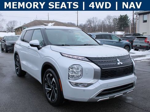 Used 2024 Mitsubishi Outlander SEL image 2