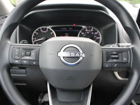 Used 2025 Nissan Rogue S AWD/4WD image 13