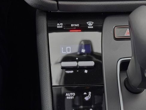 Certified 2026 Porsche Macan AWD/4WD image 16