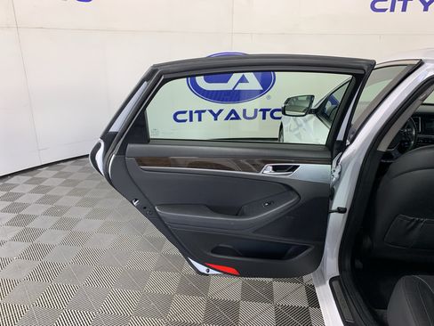 Used 2017 Genesis G80 3.8 AWD/4WD image 29