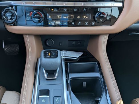 New 2026 Nissan Pathfinder Platinum image 22