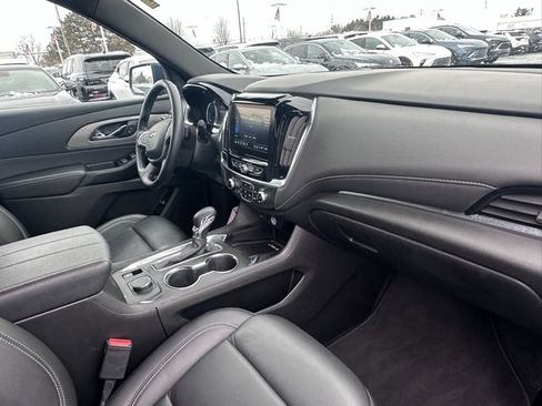 Used 2023 Chevrolet Traverse LT image 18