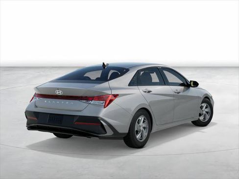 New 2026 Hyundai Elantra SE image 4