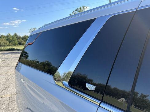 Used 2023 Cadillac Escalade ESV Premium Luxury image 8